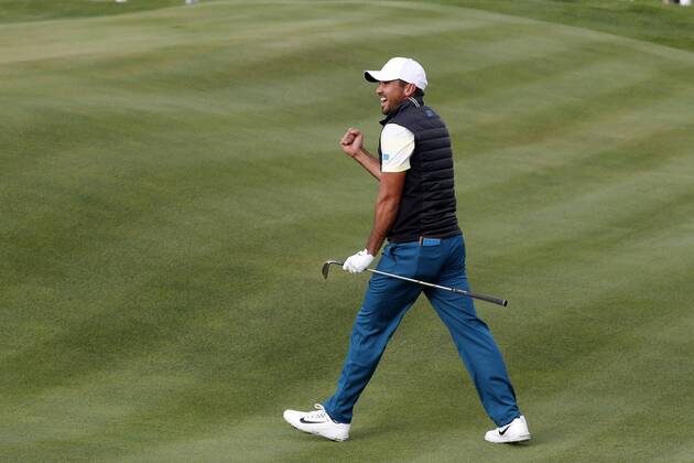 JERSEY CITY, NJ - SEPTEMBER 30: International golfer Jason Day reacts to chipping a ball in for a birdie on the 7th hole during the third round of the Presidents Cup at Liberty National Golf Club on September 30, 2017 in Jersey City, New Jersey. (Photo by Brian Spurlock Icon Sportswire) GOLF: SEP 30 PGA Golf Herren - The Presidents Cup - Third Round Icon170930282 EDITORIAL USE ONLY