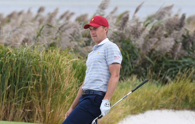 Saturday September 30, 2017: Jordan Spieth of the United States reacts after a shot out of the sand on the 10th hole during the fourth round of the Presidents Cup at Liberty National Golf Course in Jersey City, New Jersey. CSM PGA Golf Herren 2017: Presidents Cup SEPT 30 - ZUMAc04_ 20170930_zaf_c04_188 Copyright: xGregoryxVasilx