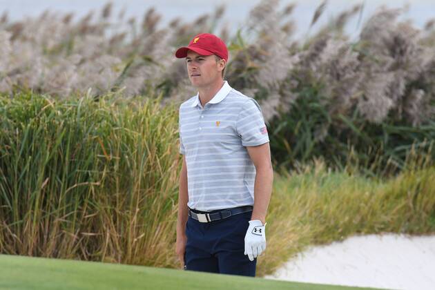 Saturday September 30, 2017: Jordan Spieth of the United States looks for the flag stick from the sandtrap on the 10th hole during the fourth round of the Presidents Cup at Liberty National Golf Course in Jersey City, New Jersey. CSM PGA Golf Herren 2017: Presidents Cup SEPT 30 - ZUMAc04_ 20170930_zaf_c04_186 Copyright: xGregoryxVasilx