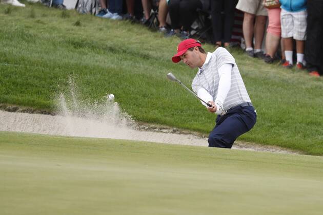 JERSEY CITY, NJ - SEPTEMBER 30: USA golfer Kevin Kisner hits out of a bunker on the 14th hole during the third round of the Presidents Cup at Liberty National Golf Club on September 30, 2017 in Jersey City, New Jersey. (Photo by Brian Spurlock Icon Sportswire) GOLF: SEP 30 PGA Golf Herren - The Presidents Cup - Third Round Icon170930378 EDITORIAL USE ONLY
