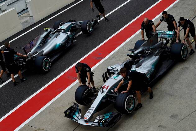 Lewis Hamilton (GB 44), Mercedes AMG Petronas Motorsport, Valtteri Bottas (FIN 77), Mercedes AMG Petronas Motorsport, Grosser Preis von Japan 2017, Vorbereitungen, Motorsport, Formel 1, 24.08.2017, Suzuka Copyright: xAndre Eibner-Pressefotox EP_JAE