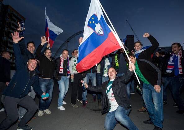 England v Slovenia 2018 FIFA World Cup WM Weltmeisterschaft Fussball Qualifying Slovenia fans during the 2018 FIFA World Cup Qualifying match at Wembley Stadium, London, UK Content Not Available For UK Newspapers Copyright: xLiamxMcAvoyx FIL-10771-0003