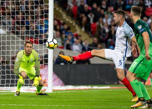 England v Slovenia 2018 FIFA World Cup WM Weltmeisterschaft Fussball Qualifying Gary Cahill of England goes close during the 2018 FIFA World Cup Qualifying match at Wembley Stadium, London, UK Content Not Available For UK Newspapers Copyright: xLiamxMcAvoyx FIL-10771-0010