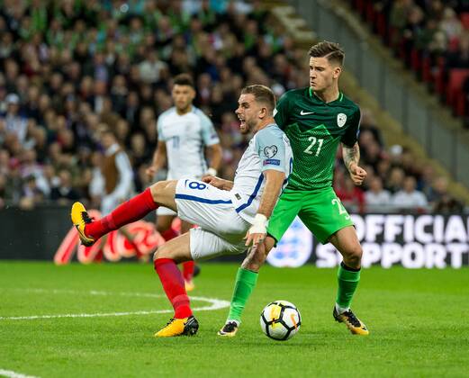 England v Slovenia 2018 FIFA World Cup WM Weltmeisterschaft Fussball Qualifying Jordan Henderson of England completely misses the ball with a shot during the 2018 FIFA World Cup Qualifying match at Wembley Stadium, London, UK Content Not Available For UK Newspapers Copyright: xLiamxMcAvoyx FIL-10771-0016