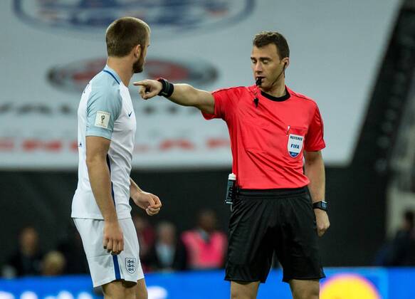 England v Slovenia 2018 FIFA World Cup WM Weltmeisterschaft Fussball Qualifying Referee Felix Zwayer (Germany) during the 2018 FIFA World Cup Qualifying match at Wembley Stadium, London, UK Content Not Available For UK Newspapers Copyright: xLiamxMcAvoyx FIL-10771-0024