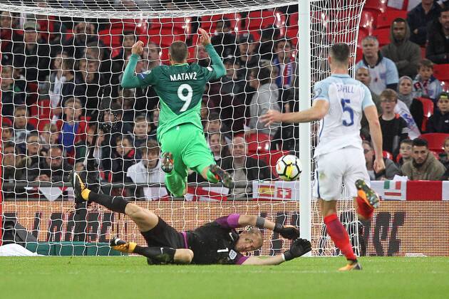 England v Slovenia 2018 FIFA World Cup WM Weltmeisterschaft Fussball Qualifying Joe Hart of England saves at the feet of Tim Matavz of Slovenia during the 2018 FIFA World Cup Qualifying match at Wembley Stadium, London, UK. Content Not Available For UK Newspapers Copyright: xPaulxChestertonx FIL-10770-0066