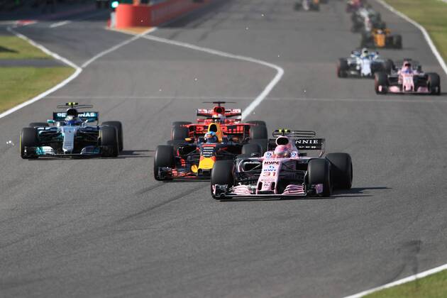 8th October 2017, Suzuka Circuit, Suzuka, Japan; Japanese Formula One Grand Prix, Sunday Race Day; Esteban Ocon - Sahara Force India passes Daniel Ricciardo and Vettel  ActionPlus11939015