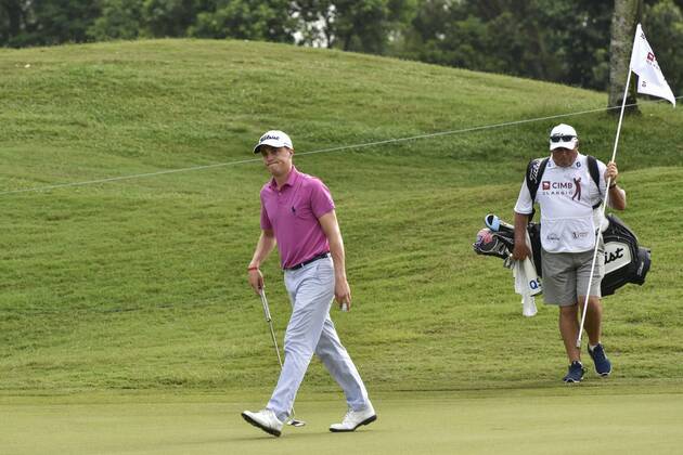 October 12, 2017 - Kuala Lumpur, Malaysia - Justin Thomas of USA in action during the first round of the CIMB Classic 2017 golf tournament on October 12, 2017 at TPC Kuala Lumpur, Malaysia. CIMB Classic 2017 - Day 1  - ZUMAn230 20171012_zaa_n230_034 Copyright: xChrisxJungx