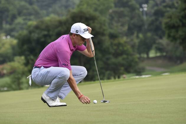 October 12, 2017 - Kuala Lumpur, Malaysia - Justin Thomas of USA lines up a putt on during the first round of the CIMB Classic 2017 golf tournament on October 12, 2017 at TPC Kuala Lumpur, Malaysia. CIMB Classic 2017 - Day 1  - ZUMAn230 20171012_zaa_n230_049 Copyright: xChrisxJungx