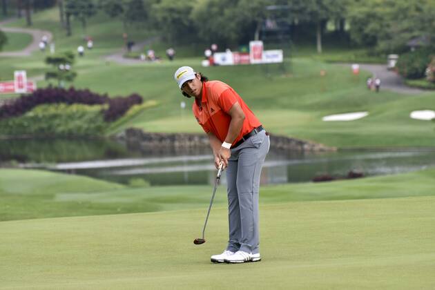 October 12, 2017 - Kuala Lumpur, Malaysia - Gavin Kyle Green of Malaysia in action during the first round of the CIMB Classic 2017 golf tournament on October 12, 2017 at TPC Kuala Lumpur, Malaysia. CIMB Classic 2017 - Day 1  - ZUMAn230 20171012_zaa_n230_053 Copyright: xChrisxJungx