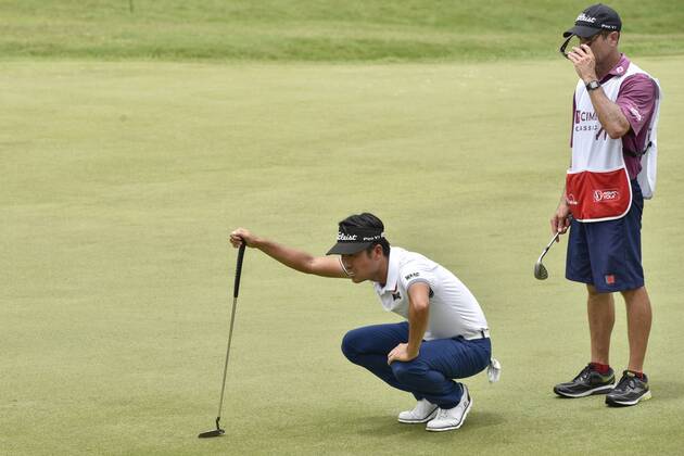 October 12, 2017 - Kuala Lumpur, Malaysia - Kevin Na of USA in action during the first round of the CIMB Classic 2017 golf tournament on October 12, 2017 at TPC Kuala Lumpur, Malaysia. 2017 CIMB Classic: Pro Am  - ZUMAn230 20171012_zaa_n230_068 Copyright: xChrisxJungx