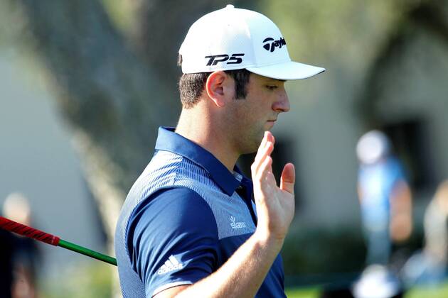 Spanish Jon Rahm greets the public during the second day of the Andalucia Valderrama Masters-Foundation Sergio Garcia at Valderrama Royal Club in Sotogrande, San Roque, Cadiz, southern Spain, 20 October 2017. Andalucia Valderrama Masters golf !ACHTUNG: NUR REDAKTIONELLE NUTZUNG!  Copyright: xA.CarrascoxRagelx GR5002 20171020-636441063235721048