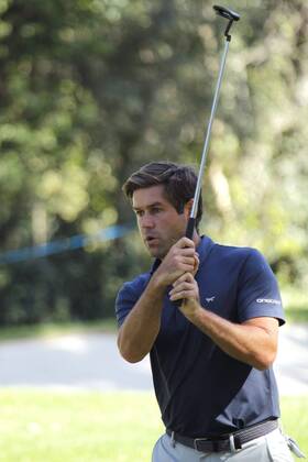 Robert Rock of Britain watches his tee shot on the 1st hole during the second day of the Andalucia Valderrama Masters golf tournament at Valderrama Royal Club in Sotogrande, San Roque, southern Spain, 20 October 2017. GOLF ANDALUCIA VALDERRAMA MASTERS !ACHTUNG: NUR REDAKTIONELLE NUTZUNG!  Copyright: xA.CarrascoxRagelx GRA027 80543706st
