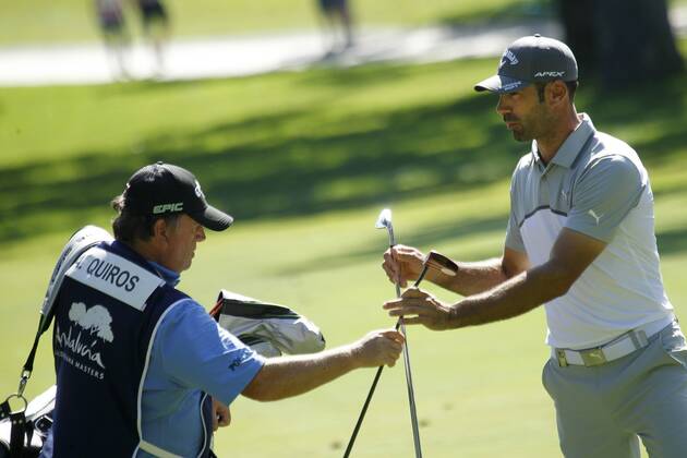 Alvaro Quiros of Spain changes golf sticks during the second day of the Andalucia Valderrama Masters golf tournament at Valderrama Royal Club in Sotogrande, San Roque, southern Spain, 20 October 2017. GOLF ANDALUSIA VALDERRAMA MASTERS !ACHTUNG: NUR REDAKTIONELLE NUTZUNG!  Copyright: xA.CarrascoxRagelx GRA027 20171020-636441207216455457