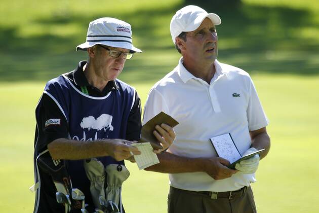 Jose Maria Olazabal of Spain studies his shot during the second day of the Andalucia Valderrama Masters golf tournament at Valderrama Royal Club in Sotogrande, San Roque, southern Spain, 20 October 2017. GOLF ANDALUSIA VALDERRAMA MASTERS !ACHTUNG: NUR REDAKTIONELLE NUTZUNG!  Copyright: xA.CarrascoxRagelx GRA027 20171020-636441207859799457