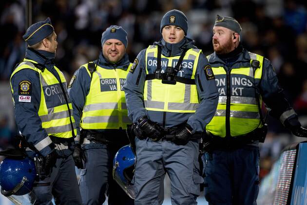 171023 Ordningsvakter under fotbollsmatchen i Allsvenskan mellan Malmö FF och AIK den 23 oktober 2017 i Malmö.  Copyright: LUDVIGxTHUNMAN BB171023LT044