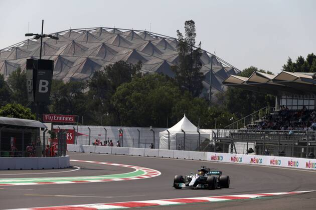 Bilder des Tages - SPORT 27.10.2017 - Free Practice 2, Lewis Hamilton (GBR) Mercedes AMG F1 W08 Mexican Grand Prix, Mexico City 26 - 29 October 2017 27.10.2017 - Free Practice 2, Lewis Hamilton (GBR) Mercedes AMG F1 W08 