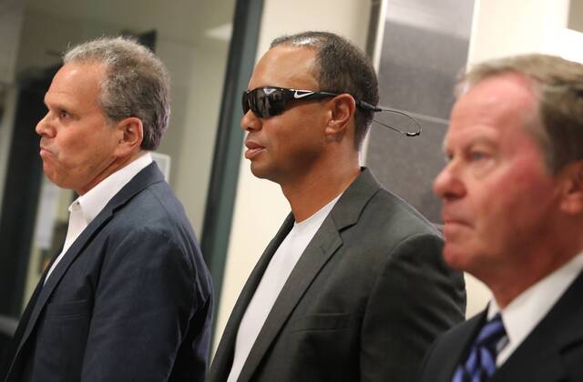 October 27, 2017 - Palm Beach Gardens, FL, USA - Golfer Tiger Woods leaves the North County Courthouse in Palm Beach Gardens Friday Oct. 27, 2017 to plead guilty to a second-degree misdemeanor reckless driving charge. Tiger Woods pleads guilty, enters first-time offender program - ZUMAm67_ 80627882st Copyright: xCarlinexJeanx
