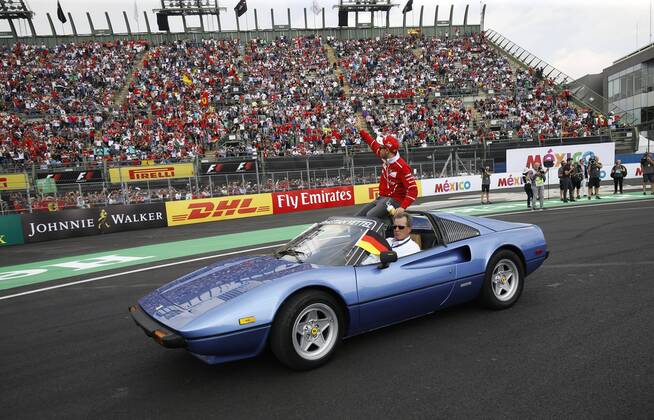 Formel 1, GP Mexiko, vor dem Start Motorsports: FIA Formula One World Championship WM Weltmeisterschaft 2017, Grand Prix of Mexico, 5 Sebastian Vettel (GER, Scuderia Ferrari), Mexico-City Mexico