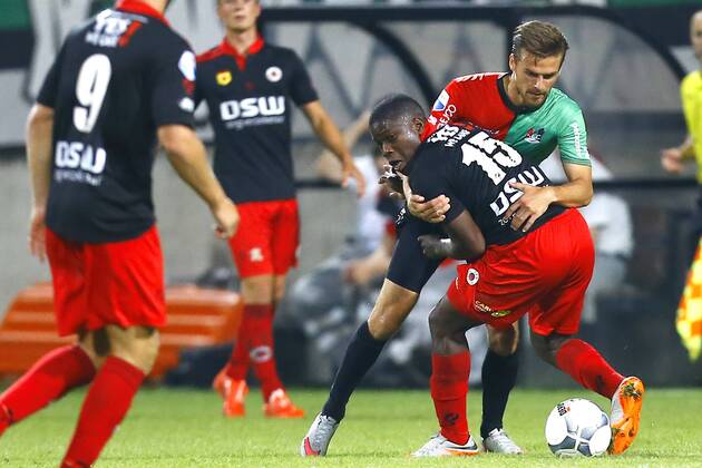 Nijmegen NEC Excelsior Football Ears Divisia season 2015 2016 12 08 2015 Excelsior player Nigel Hasselbaink M in duel with NEC player Christian Santos R NEC Excelsior