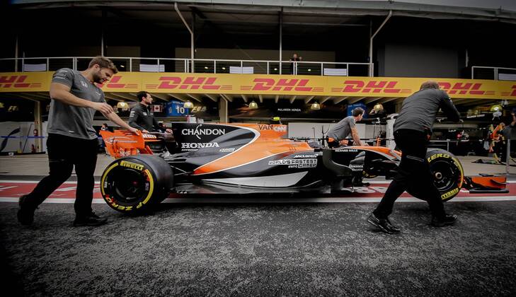 November 11, 2017 - Sao Paulo, Brazil - teams are moving in the pits for the free practice sessions held at the Jose Carlos Pace racetrack in Interlagos, south of Sao Paulo, this Saturday (11) preparatory to the contest of the Brazilian Grand Prix Formula 1, which takes place on Sunday , 12. Brazil F1 GP free practices - ZUMAo70_ 80813656st Copyright: xDarioxOliveirax