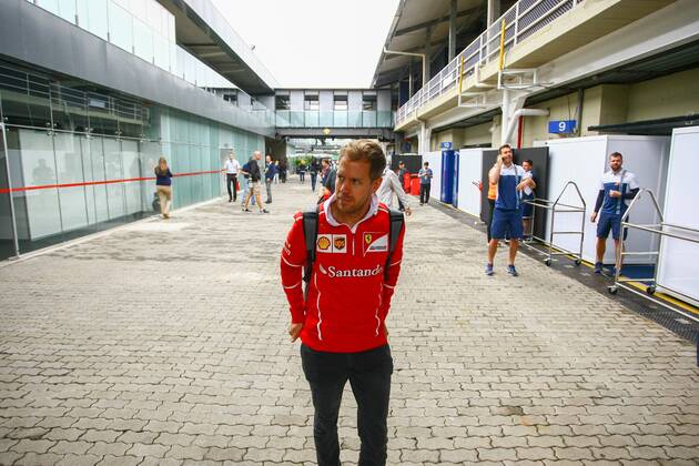 Dia de treino classificatório para GP F1 SÃO PAULO, SP - 11.11.2017: DIA DE TREINO CLASSIFICATÓRIO PARA GP F1 - In the photo the pilot, Sebastian Vettel of Scuderia FERRARI, arrives at the Autodromo of Interlagos. Classifying training day on Saturday (11), for the Brazilian Formula 1 Grand Prix, which will take place on Sunday (12) at the José Carlos Pace racetrack in Interlagos. (Photo: Aloisio Mauricio Fotoarena) x1424889x  AloisioxMauricio