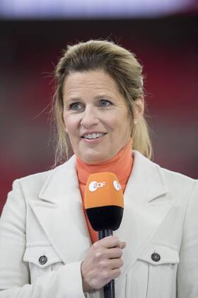 Katrin Mueller Hohenstein Mueller Hohenstein Germany ZDF Presenter with Micro Football Country game Friendly match England tight Germany ger 0 0 at 10 11 2017 in London UK