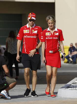 Motorsports: FIA Formula One World Championship WM Weltmeisterschaft 2017, Grand Prix of Abu Dhabi, 5 Sebastian Vettel (GER, Scuderia Ferrari), Britta Roeske (GER), Abu Dhabi United Arab Emirates