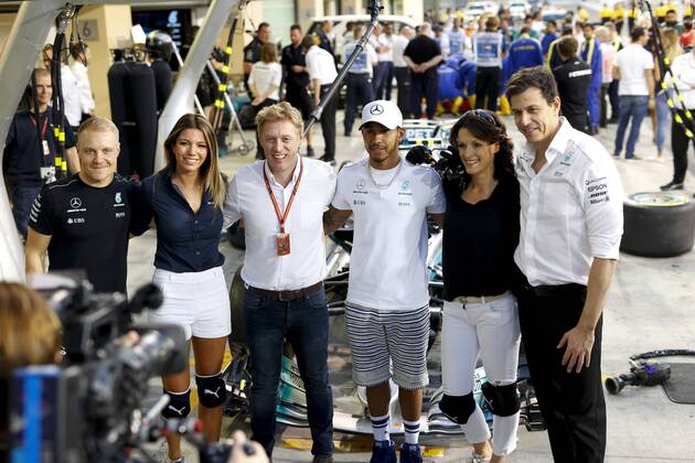 Motorsports: FIA Formula One World Championship WM Weltmeisterschaft 2017, Grand Prix of Abu Dhabi, 77 Valtteri Bottas (FIN, Mercedes AMG Petronas F1 Team), 44 Lewis Hamilton (GBR, Mercedes AMG Petronas F1 Team), Toto Wolff (AUT, Mercedes AMG Petronas Formula One Team), Abu Dhabi United Arab Emirates