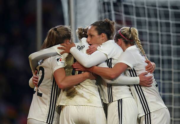 24 11 2017 Soccer Women International Friendlies Germany France in the SchücoArena Bielefeld Jubilation Germany Goal to the 2 0