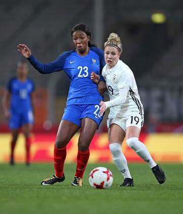 24 11 2017 Football Women Internationals Germany France in the SchücoArena Bielefeld v l Grace Geyoro France against Svenja Huth Germany