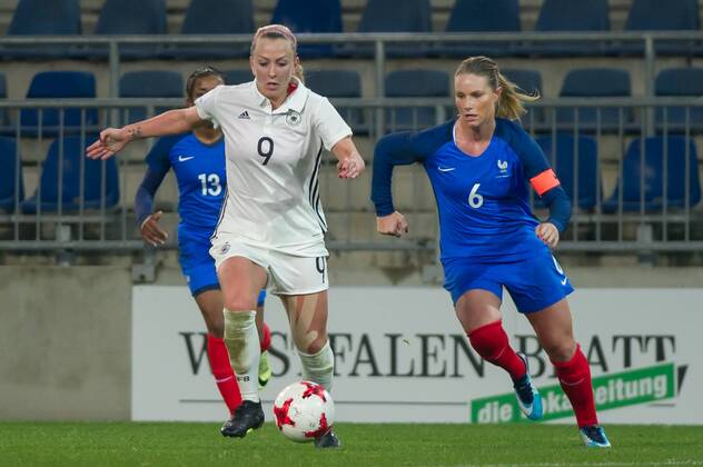 v li Mandy Islacker Germany 9 in running duel Duel with duel with Amandine Henry France 6 Football Women International Germany France xobx