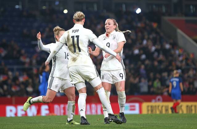 24 11 2017 Soccer Women International Team Germany France in SchücoArena Bielefeld Jubilee v Linda Dallmann Germany Goal Scorer Alexandra Popp Germany and Mandy Islacker Germany to Go to 3 0