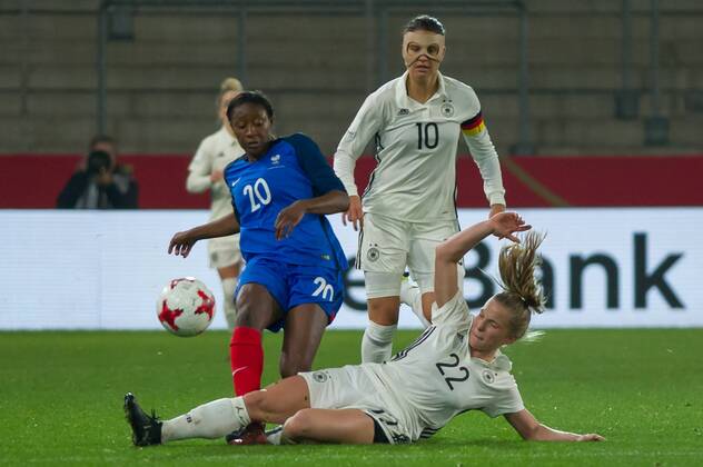 v li Kadidiatou Diani France 20 in duel duel with duel with Tabea Kemme Germany 22 Soccer Women International Match Germany France xobx