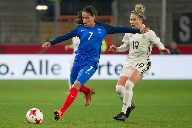 v la Amel Majri France 7 on the ball Action Action plays the ball Svenja Huth Germany 19 Football Women International Germany France xobx