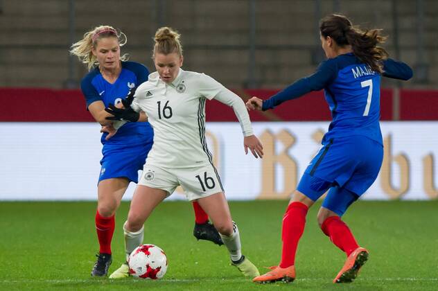 v li Eugenie Le Sommer France 9 in duel with duel with Linda Dallmann Germany 16 Amel Majri France 7 Football Women International Germany France xobx