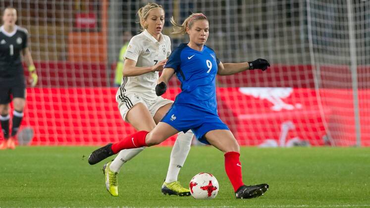 v li Kathrin Hendrich Germany 3 in duel duel with duel with Eugenie Le Sommer France 9 Football Women International Germany France xobx