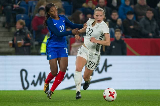 v li Grace Geyoro France 23 in duel with duel with Tabea Kemme Germany 22 Soccer Women International Match Germany France xobx