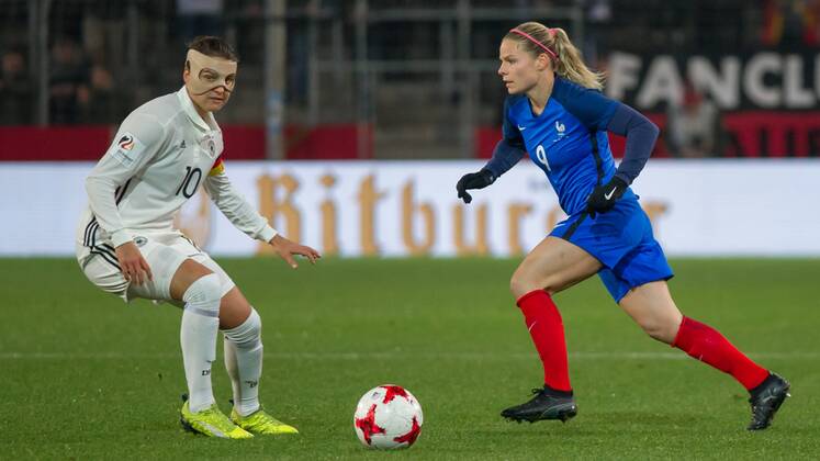 v li Dzsenifer Marozsan Germany 10 in duel duel with duel with Eugenie Le Sommer France 9 Football Women International Germany France xobx
