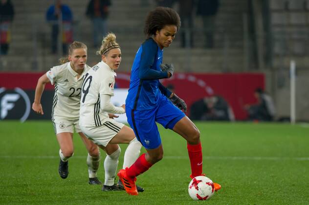 Wendie Renard France 3 on the ball single image Action Action plays the ball Soccer Women International Match Germany France xobx