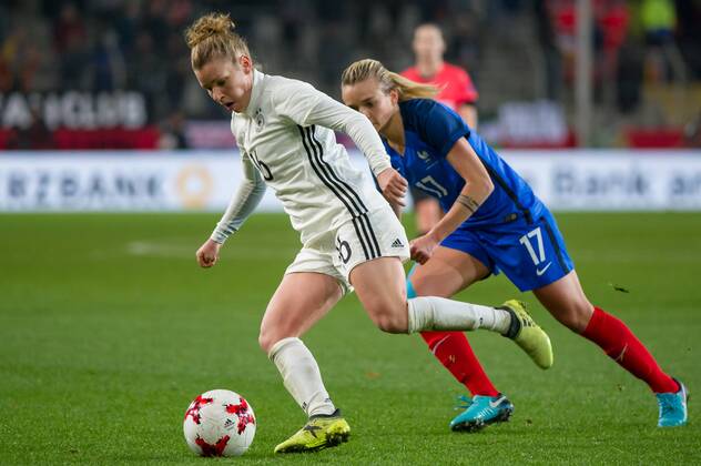 Linda Dallmann Germany 16 on the ball Single action Action plays the ball Marion Torrent France 17 Football Women International Germany France xobx