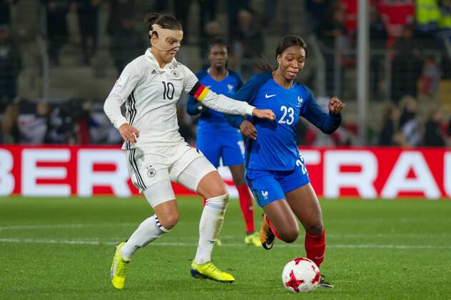 v li Dzsenifer Marozsan Germany 10 in duel duel with duel with Grace Geyoro France 23 Football Women International Germany France xobx