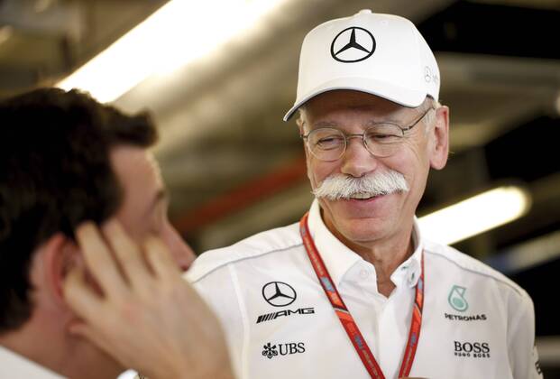 Motorsports: FIA Formula One World Championship WM Weltmeisterschaft 2017, Grand Prix of Abu Dhabi, Toto Wolff (AUT, Mercedes AMG Petronas Formula One Team), Dr. Dieter Zetsche (Chairman of the Board of Management of Daimler AG, Head of Mercedes-Benz Cars), Abu Dhabi United Arab Emirates