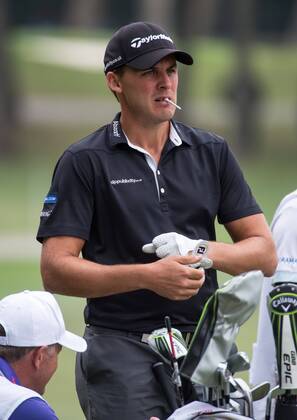 November 25, 2017 - Hong Kong, Hong Kong SAR, CHINA - HONG KONG SAR,CHINA: November 25,2017. Day 3 of the UBS Hong Kong Open Golf at Hong Kong Golf Club Fanling. Englands Chris HANSON sits at 6 under after the 3rd rounds play. Hanson tees off at the 14th Day 3 of the UBS Hong Kong Open Golf - ZUMAr144 20171125_zap_r144_009 Copyright: xJaynexRussellx
