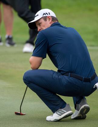 November 25, 2017 - Hong Kong, Hong Kong SAR, CHINA - HONG KONG SAR,CHINA: November 25,2017. Day 3 of the UBS Hong Kong Open Golf at Hong Kong Golf Club Fanling. Englands Justin Rose remains 5 under par 5 points behind the leader. Rose shows his disappointment on the 17th green Day 3 of the UBS Hong Kong Open Golf - ZUMAr144 20171125_zap_r144_013 Copyright: xJaynexRussellx