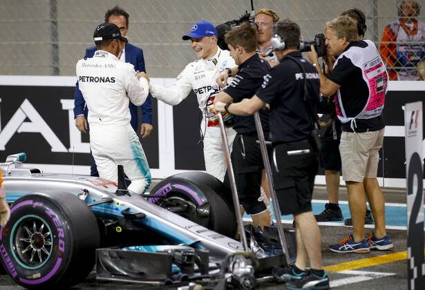 Motorsports: FIA Formula One World Championship WM Weltmeisterschaft 2017, Grand Prix of Abu Dhabi, 44 Lewis Hamilton (GBR, Mercedes AMG Petronas F1 Team), 77 Valtteri Bottas (FIN, Mercedes AMG Petronas F1 Team), Abu Dhabi United Arab Emirates
