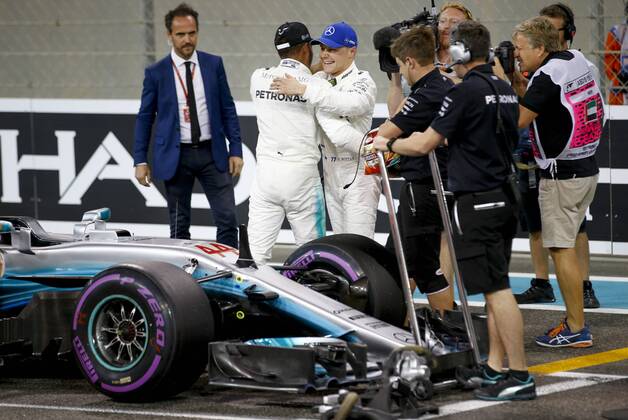 Motorsports: FIA Formula One World Championship WM Weltmeisterschaft 2017, Grand Prix of Abu Dhabi, 44 Lewis Hamilton (GBR, Mercedes AMG Petronas F1 Team), 77 Valtteri Bottas (FIN, Mercedes AMG Petronas F1 Team), Abu Dhabi United Arab Emirates