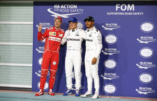Motorsports: FIA Formula One World Championship WM Weltmeisterschaft 2017, Grand Prix of Abu Dhabi, 5 Sebastian Vettel (GER, Scuderia Ferrari), 77 Valtteri Bottas (FIN, Mercedes AMG Petronas F1 Team), 44 Lewis Hamilton (GBR, Mercedes AMG Petronas F1 Team), Abu Dhabi United Arab Emirates