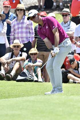 26th November 2017, The Australian Golf Club, Sydney, Australia; Emirates Australian Open Golf, final round; Lucas Herbert (AUS) chips from just off the green  ActionPlus11956434