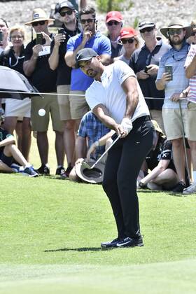 26th November 2017, The Australian Golf Club, Sydney, Australia; Emirates Australian Open Golf, final round; Jason Day (AUS) chips from just off the green  ActionPlus11956435